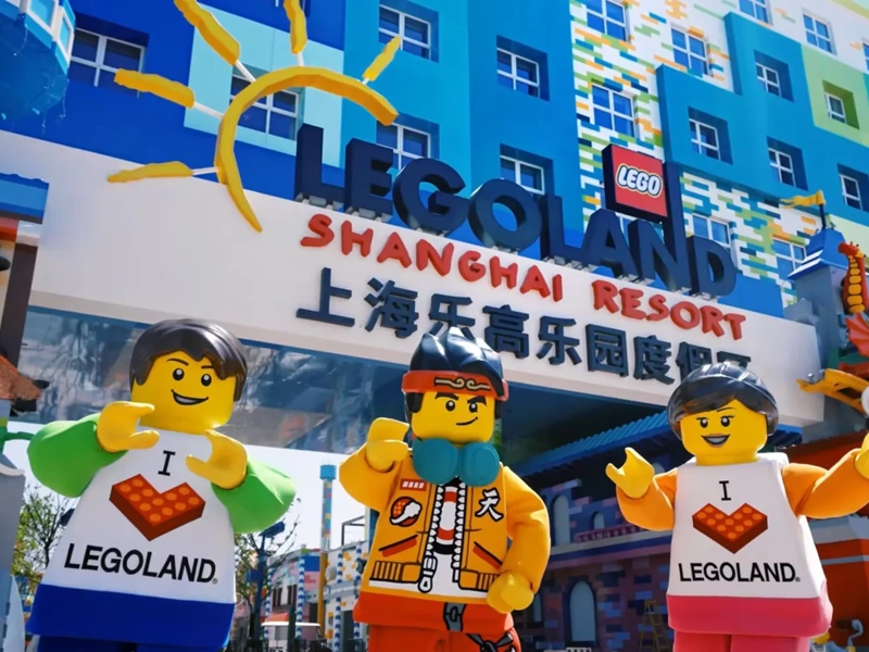Colourful entrance to LEGOLAND Shanghai Resort with large LEGO character figures outside.